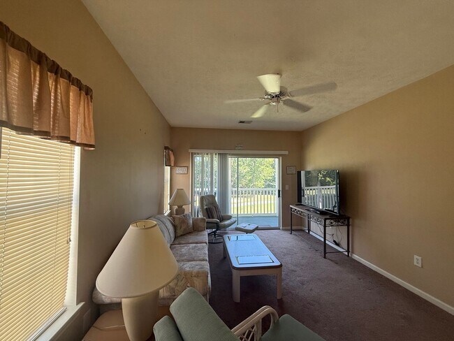 Building Photo - 606 River Oaks Dr