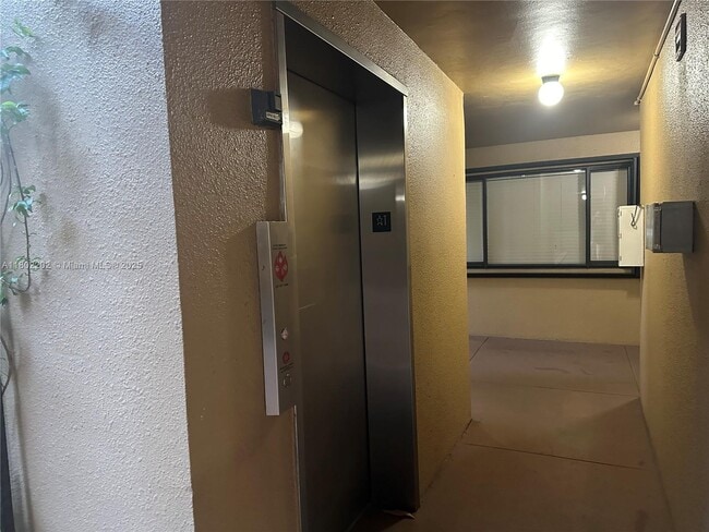 Building Photo - 15489 N Miami Lakeway