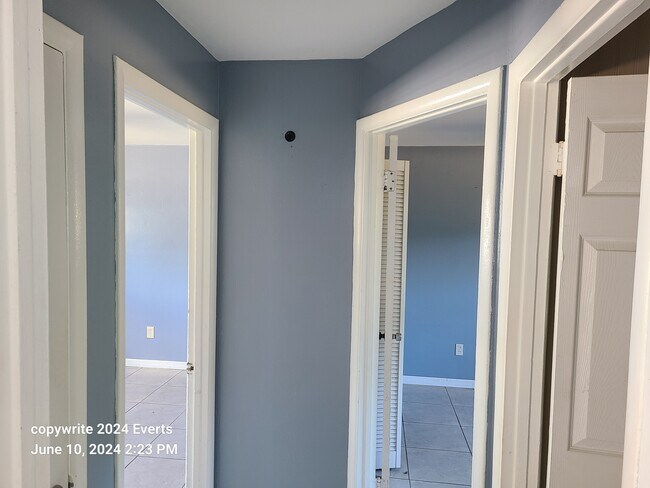 Building Photo - 922 Keene Rd