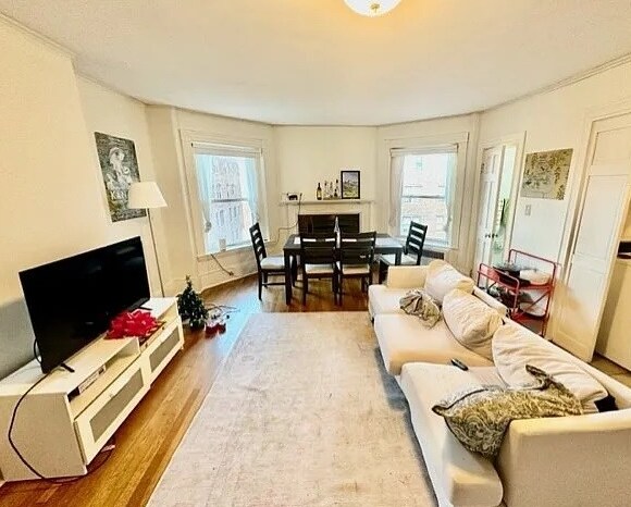 Building Photo - 910 Beacon St