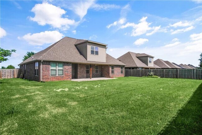 Building Photo - 2300 SW Chaddington Rd