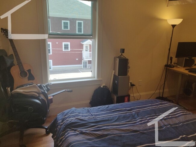 Building Photo - Brighton 4 bed 2 bath.... Beautiful listing!