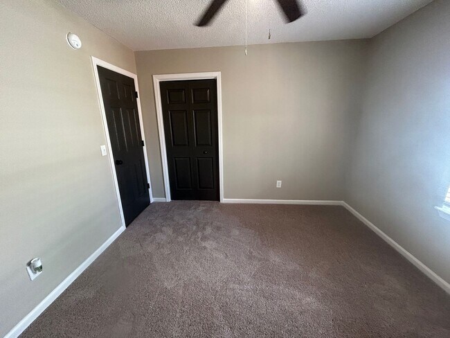 Building Photo - 25 Oak Lake Ct