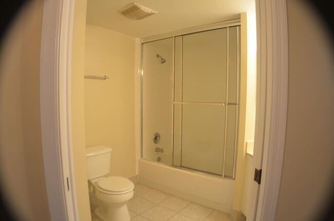 Building Photo - 900 Crestwood Ct S