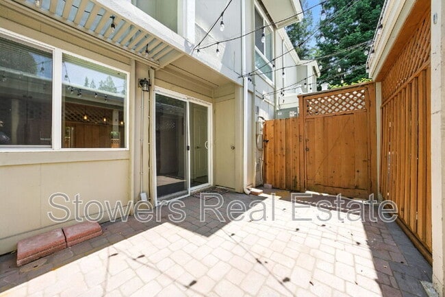 Building Photo - 617 Garden Creek Pl
