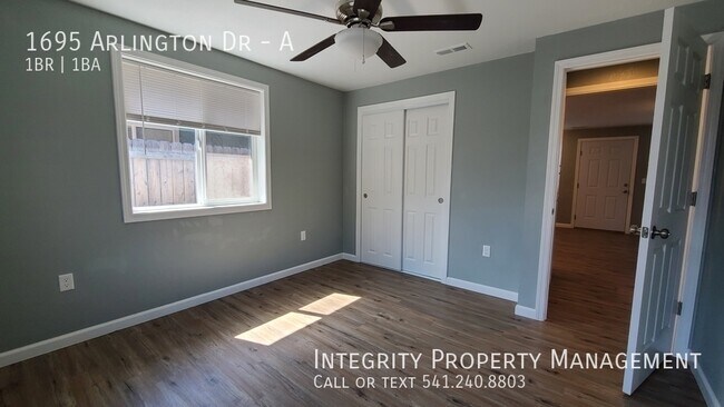 Building Photo - 1695 Arlington Dr