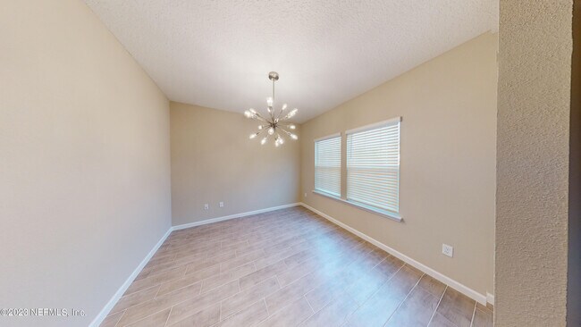 Building Photo - 3965 Cloverdale Ct