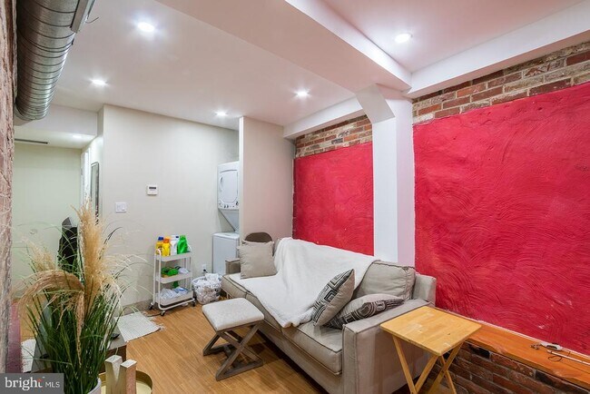 Building Photo - 1122 Passyunk Ave