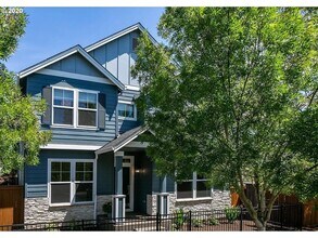 Building Photo - 153 NE Porto Way
