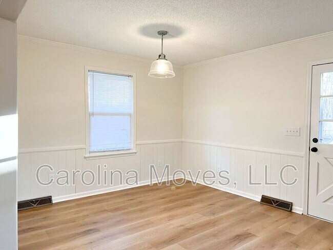 Building Photo - 2304 Saluda Dam Rd