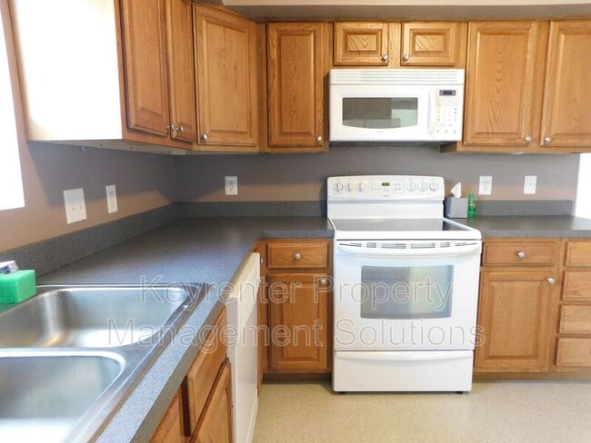 Building Photo - 24 Rose Garden Ln