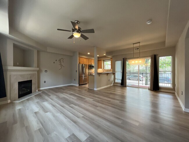 Building Photo - Distinctive 3-Story Tigard Townhouse with Stainless Steel Kitchen, Vaulted Ceilings & Attached 2-...