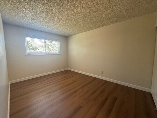 Building Photo - 9457 Bravo Way