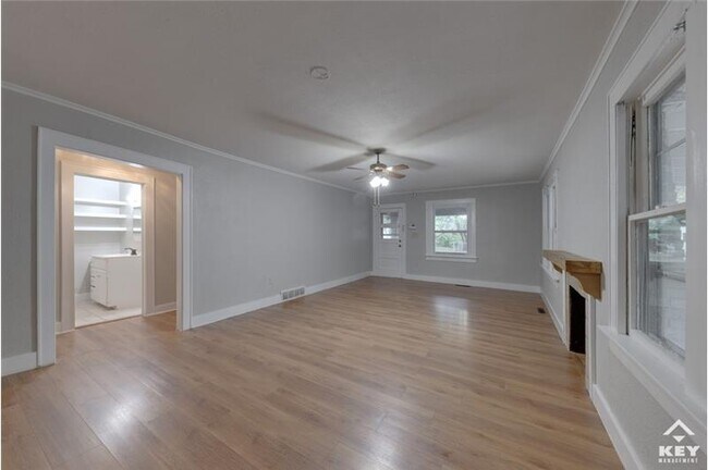 Building Photo - 705 S Pershing Ave