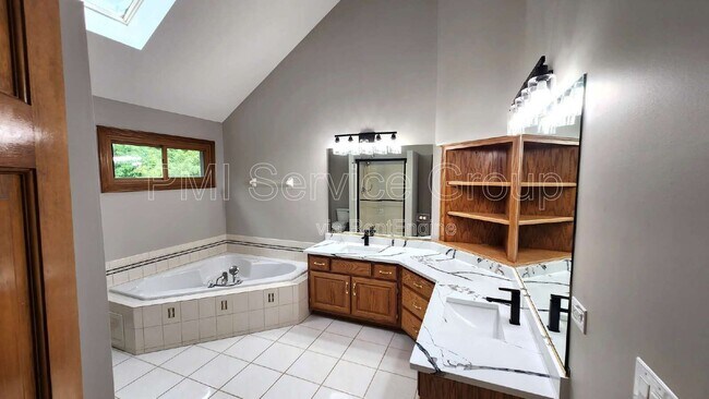 Building Photo - 3467 Charlemaine Dr