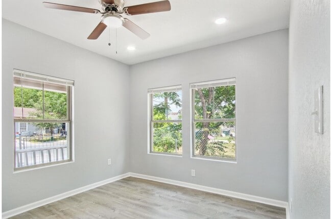 Building Photo - Charming and Modern Living Near Downtown San Antonio