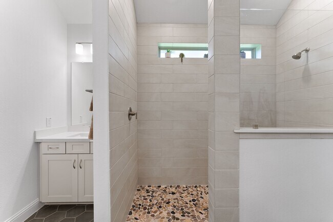 Building Photo - 522 Black Bronco Rd