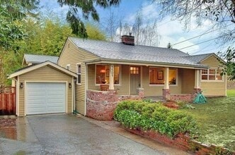 Building Photo - RENOVATED 3 BEDROOM SEATTLE HOME FOR RENT W LARGE, PRIVATE CORNER LOT!