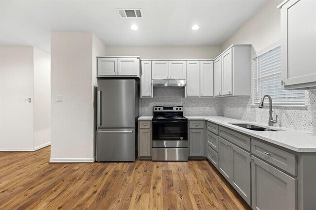 Building Photo - 1303 Aransas St