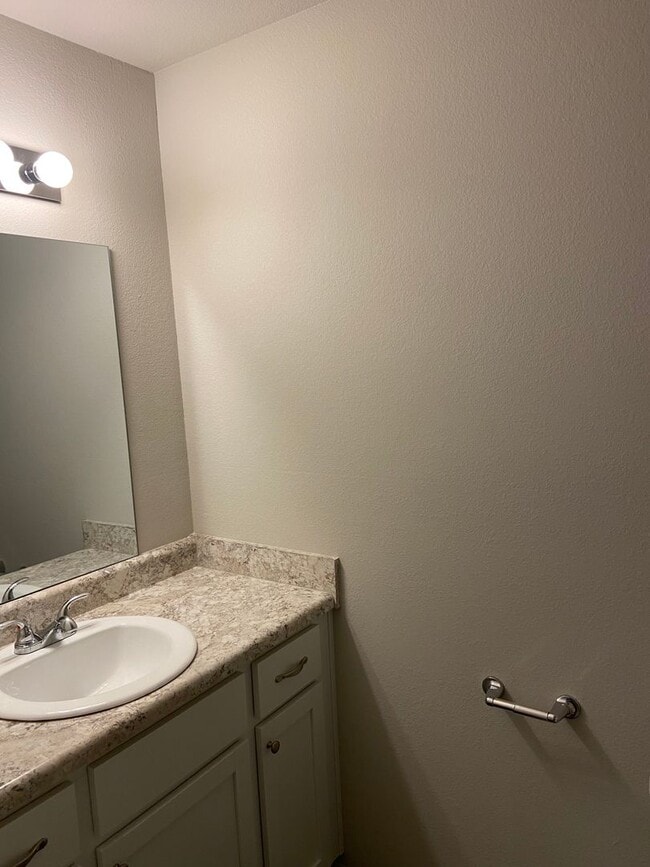 Building Photo - Preleasing Now! Four Bedroom | Two Bathroom Home in Fairview Haven