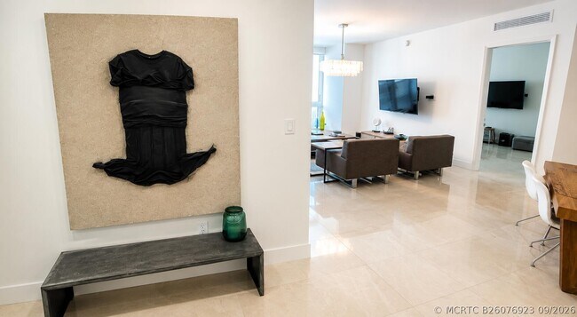 Building Photo - 15901 Collins Ave
