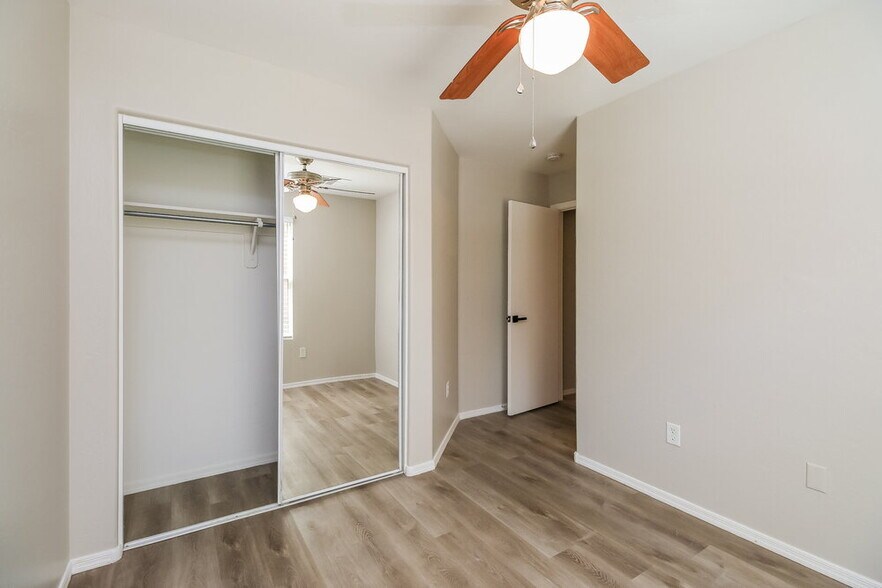 Building Photo - 9233 E Neville Ave