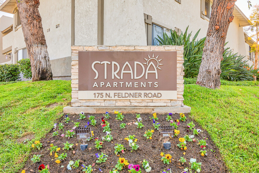 Building Photo - Strada Apartments