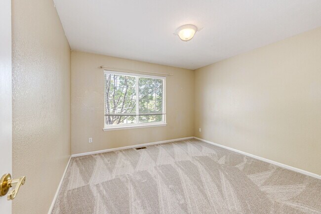 Building Photo - 9476 Morning Glory Way