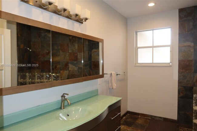 Building Photo - 8189 Sandpiper Way