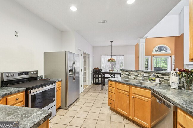 Building Photo - 255 Squire Ln