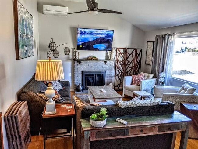 Building Photo - 5 Restmere Ter