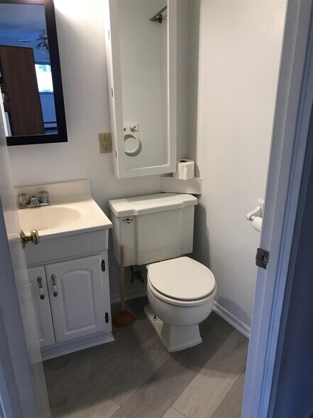 Building Photo - 348 Franklin St