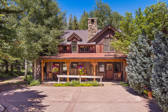 Building Photo - 1900-1902 Snowmass Creek Rd