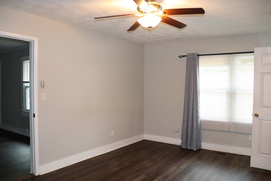 Building Photo - 10075 Westland Dr