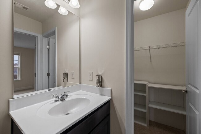 Building Photo - 3002 DaVinci Ct