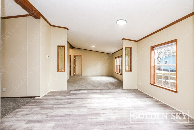 Building Photo - 7709 E Gloucester Rd