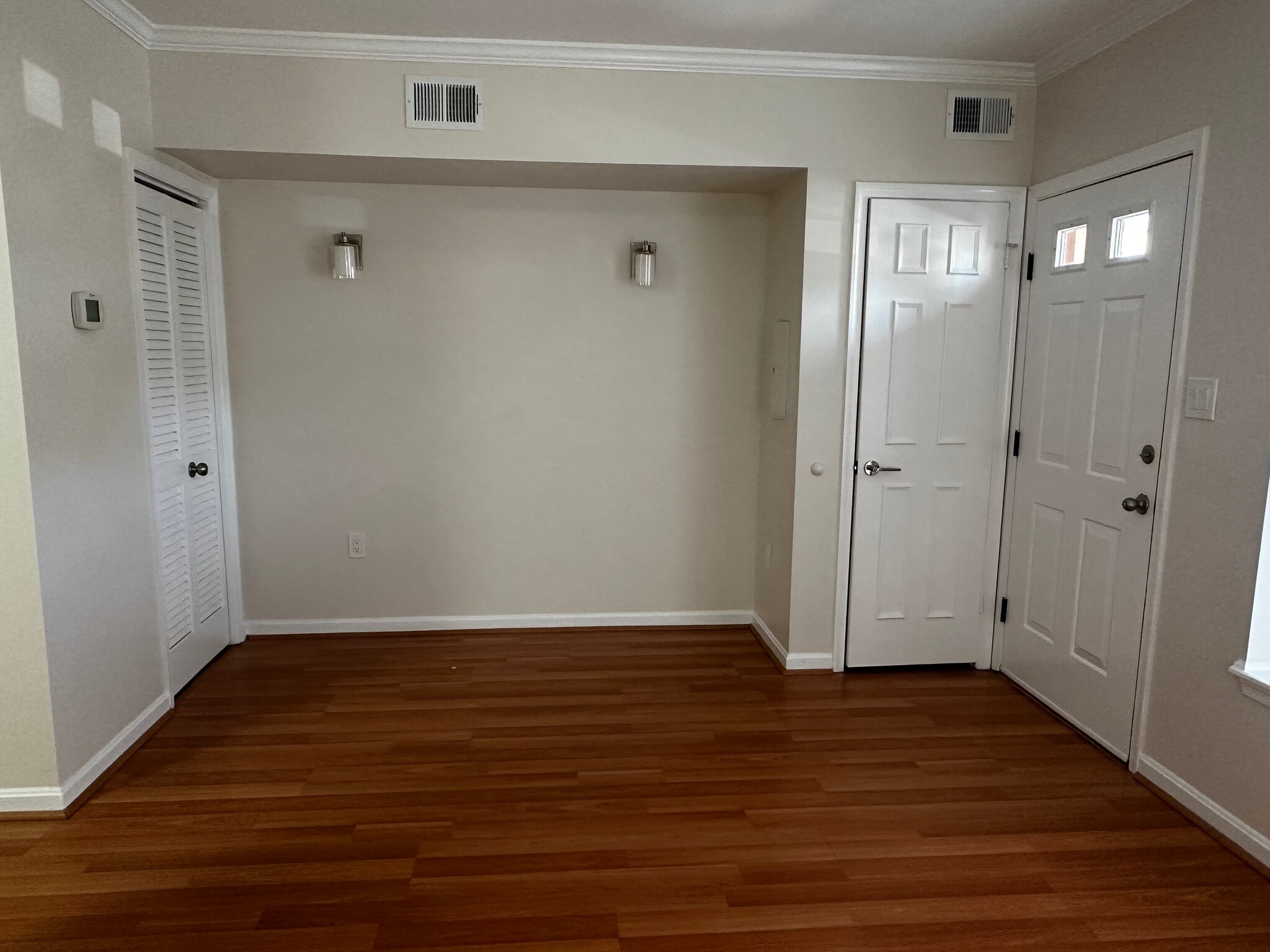 Living room - 2530 Fairfax Dr