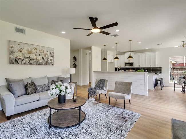 Building Photo - 246 Cedar Elm Ln
