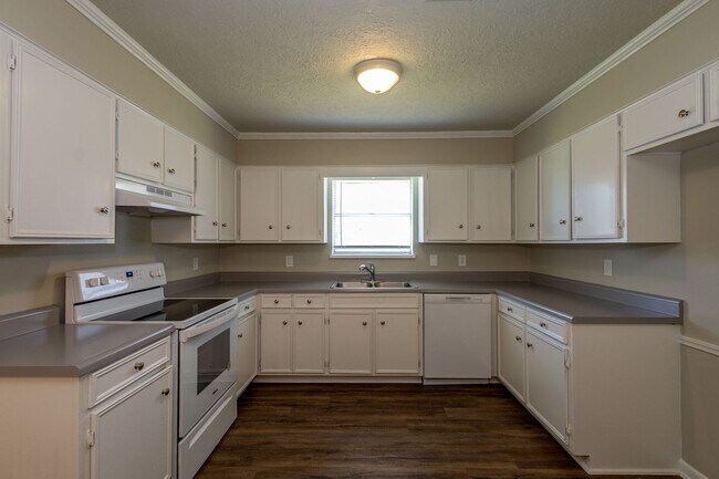 Building Photo - 5810 Meadowview Rd
