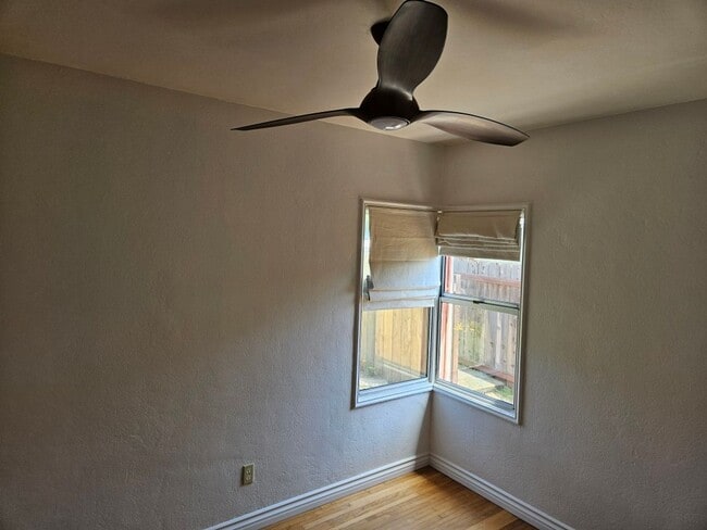 Building Photo - 2 Bedroom - 1 Bathroom home in Bay Park