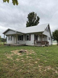 Building Photo - Charming Country Living!