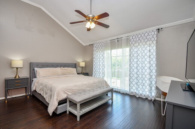 Building Photo - 7318 River Garden Dr