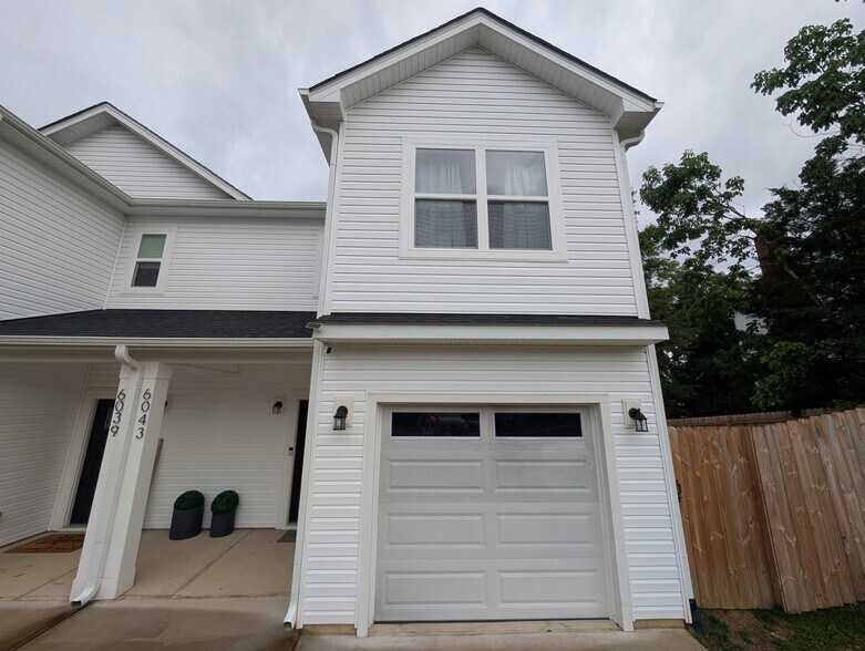 Building Photo - Room in Townhome on Sullins Rd