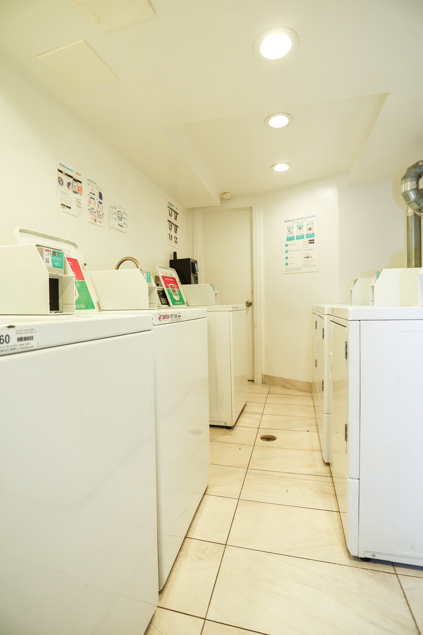 Building Photo - 5859 N Winthrop Ave