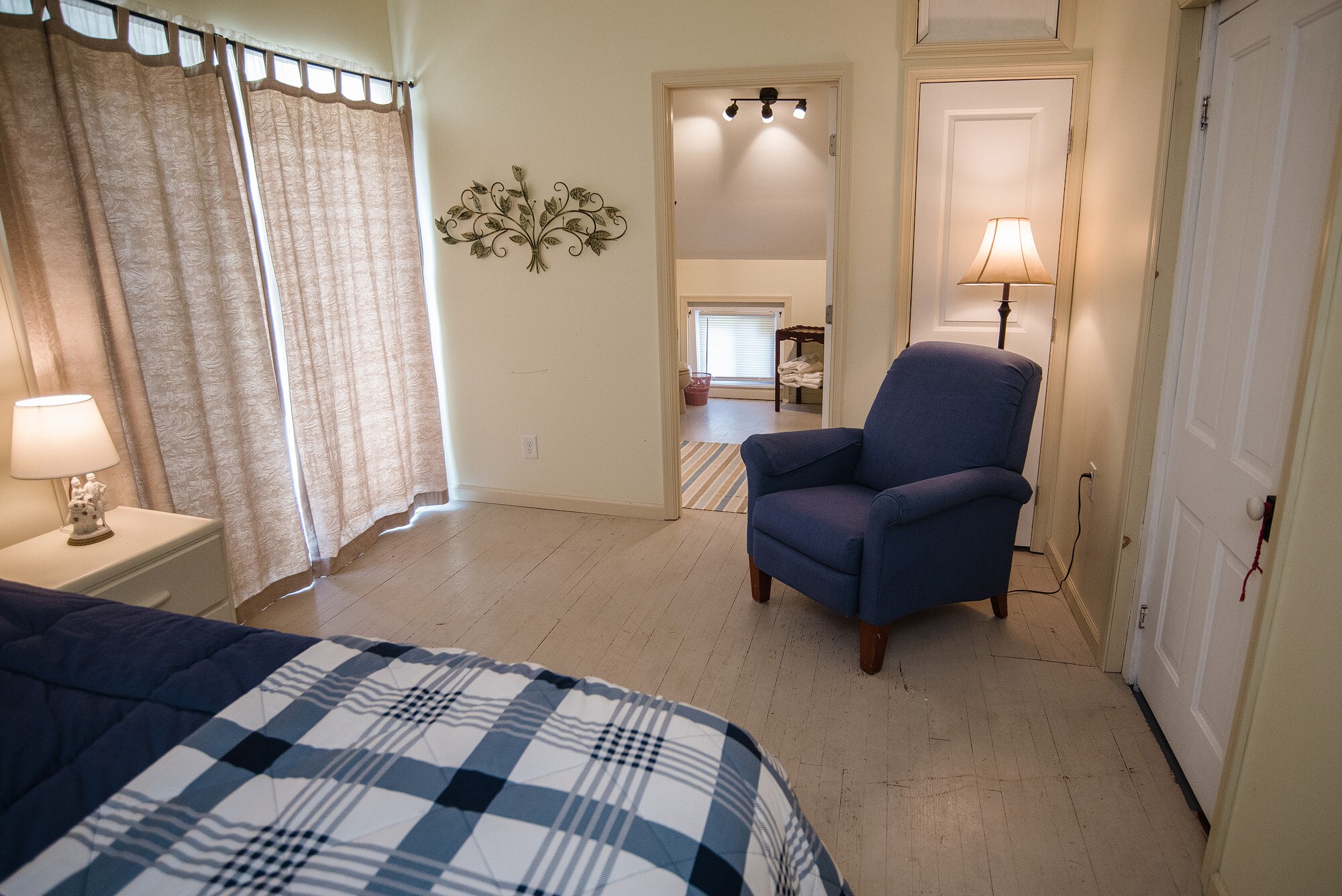 MBR with doors to the balcony and the en-suite bath. - 5277 Main St