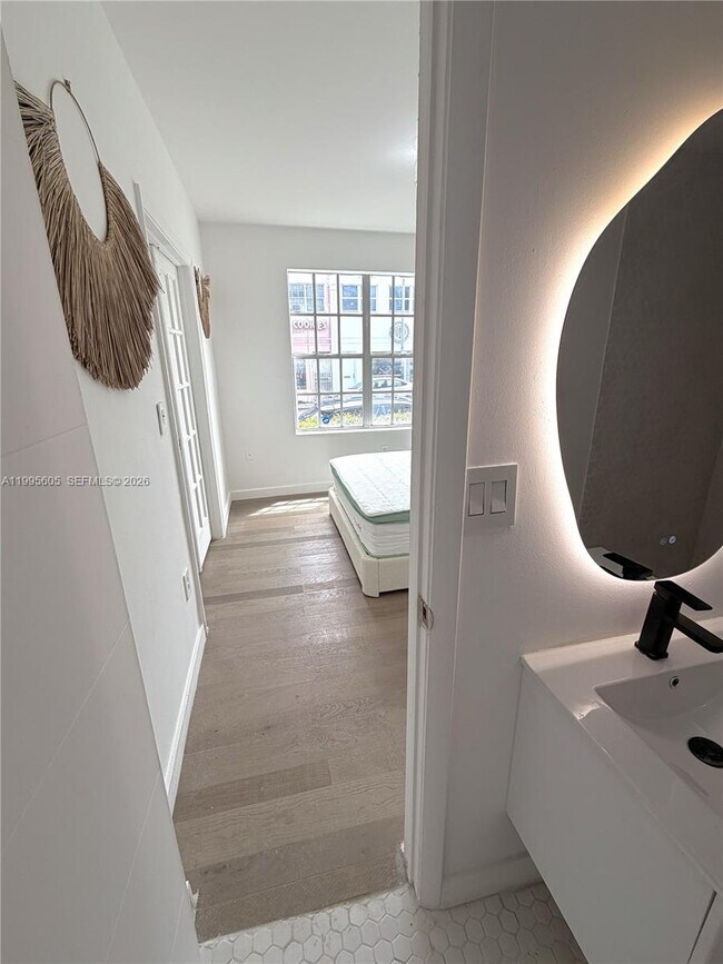 Building Photo - 605 Euclid Ave