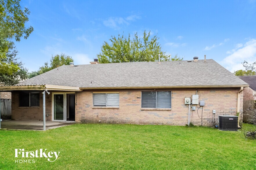 Building Photo - 12234 Yearling Dr