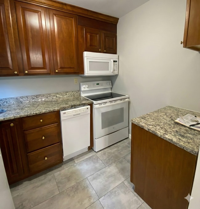 Building Photo - 144 E Main St