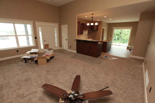 Building Photo - 3 Bedroom, 2 Bathroom Townhouse in Savanna...