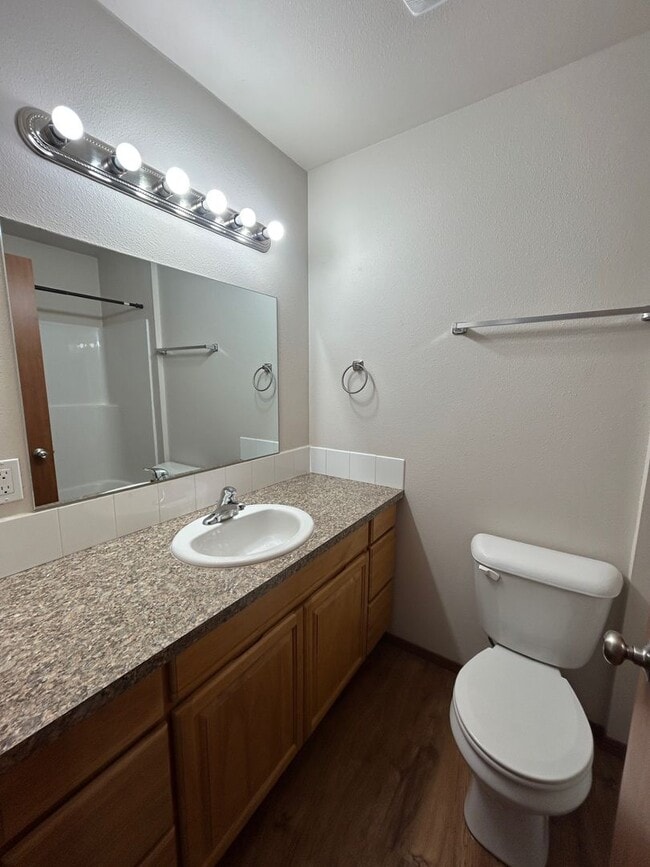 Building Photo - Spacious 3 Bedroom 2.5 Bath Duplex in Post Falls